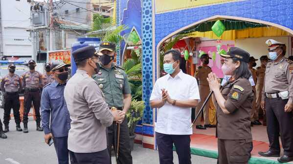 Wakil Bupati Rohil laksanakan pengecekan pos pengamanan lebaran. 
